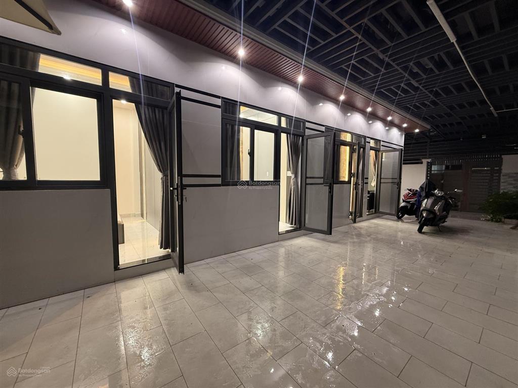 Nhà vườn cấp 4 mới có sân xe hơi cây xanh mát giáp phú mỹ hưng quận 7 ở liền