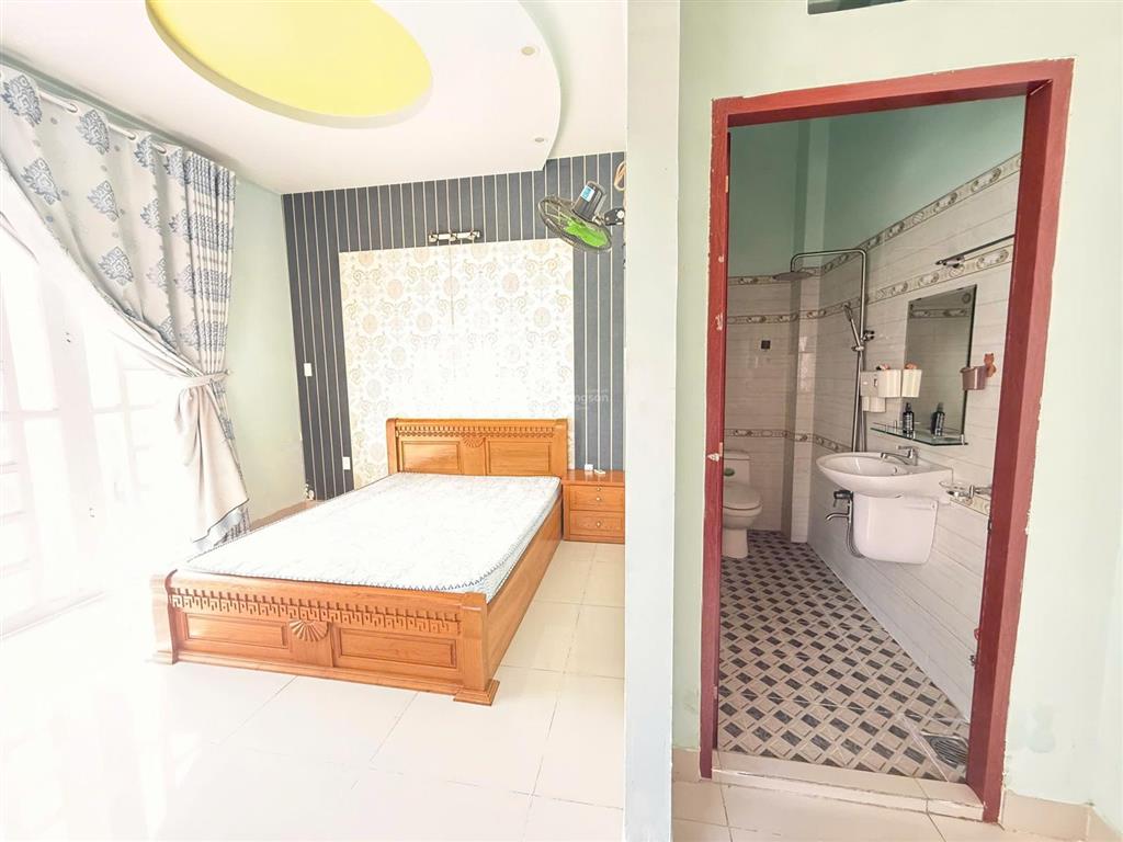 Cho thuê nhà full nội thất có gara ô tô riêng ở liền