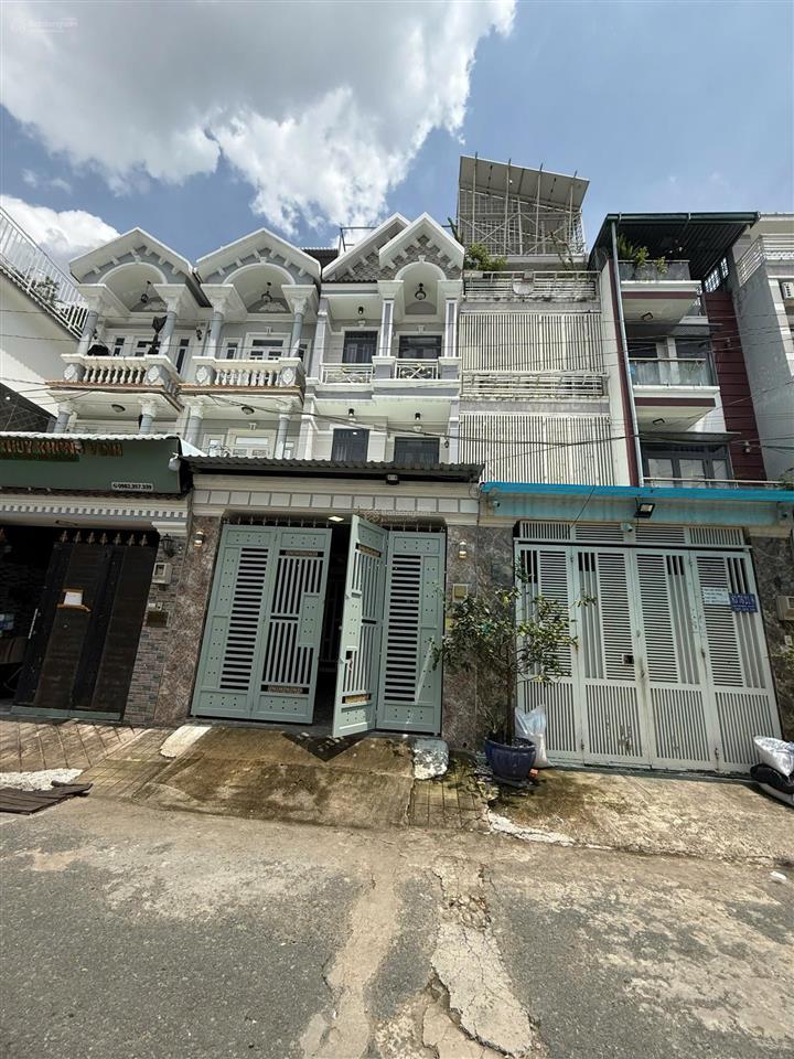 Cho thuê nhà có sân đậu xe 4pn giáp quận 7 ở liền