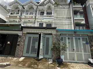 Cho thuê nhà có sân đậu xe 4pn giáp quận 7 ở liền