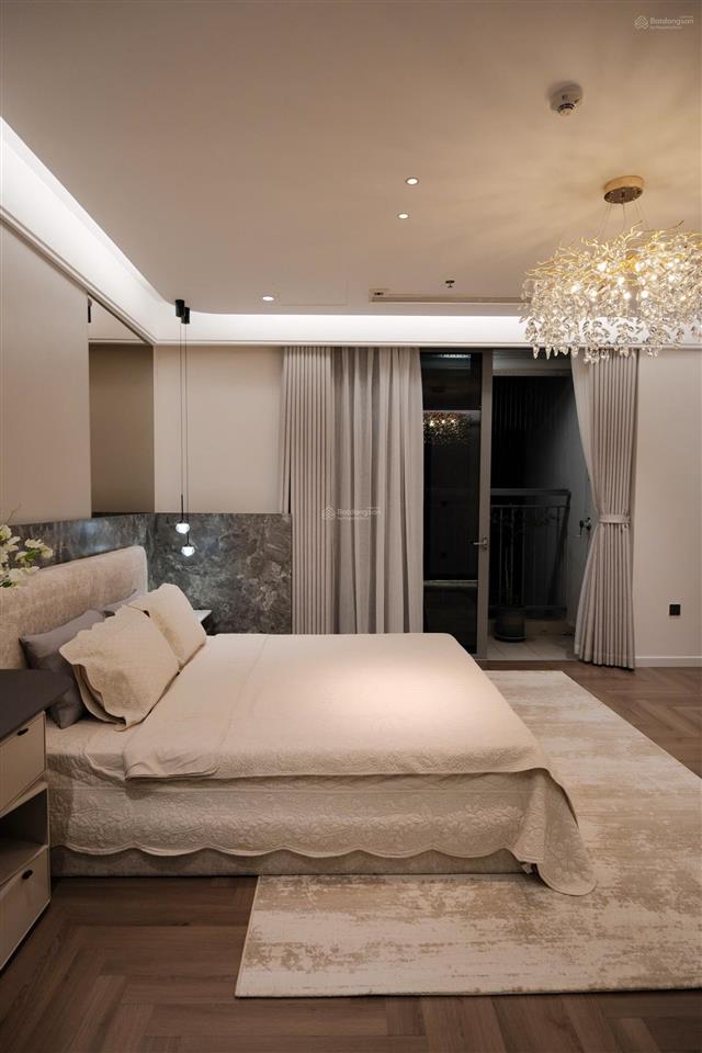 Căn 2 ngủ royal city 110m2 view bể bơi siêu đẹp, full đồ ở ngay