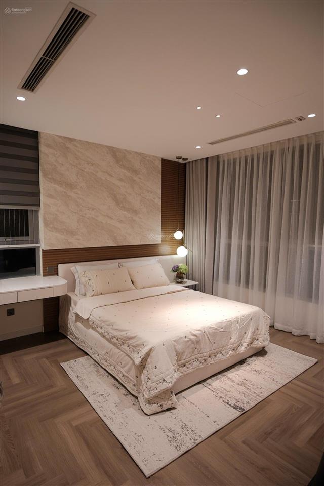Căn 2 ngủ royal city 110m2 view bể bơi siêu đẹp, full đồ ở ngay