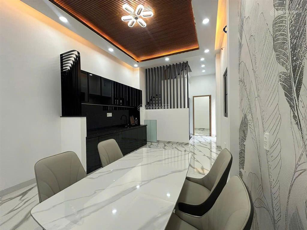 Bán căn góc royal city r2, 111m², 3pn 2vs, full nội thất, view thành phố đẹp thoáng