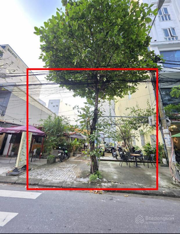 Cặp đất lý thánh tông  sau lưng phạm văn đồng, gần góc lê văn quý, cách biển 300m..