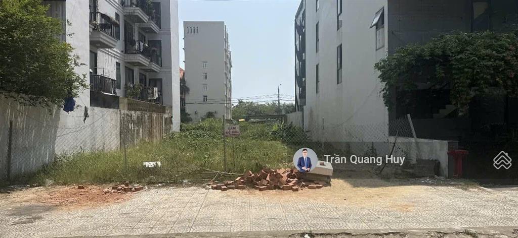 Bán đất mt lê mạnh trinh, dt 292.5m2 ngang 12m cách biển 100m, giá bán chỉ 150tr/m2 vị trí đẹp
