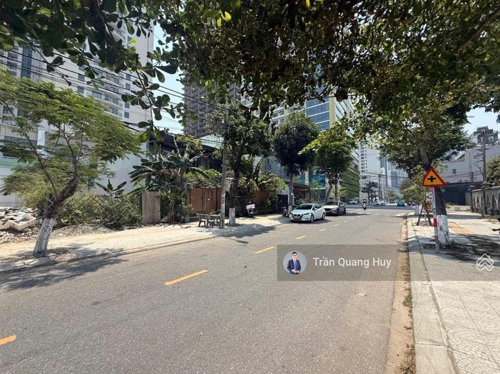 Bán đất mt lê mạnh trinh, dt 292.5m2 ngang 12m cách biển 100m, giá bán chỉ 150tr/m2 vị trí đẹp