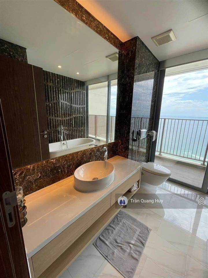 Cắt lỗ 5 tỷ bán căn góc 2pn dt 120m2 view trực diện biển mỹ khê. 1 căn giá sụp hầm