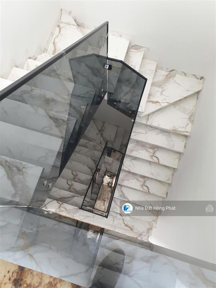 Nhà xinh 4m x 30m, mái đúc, đường thông 8m, gần chợ đại hải hóc môn