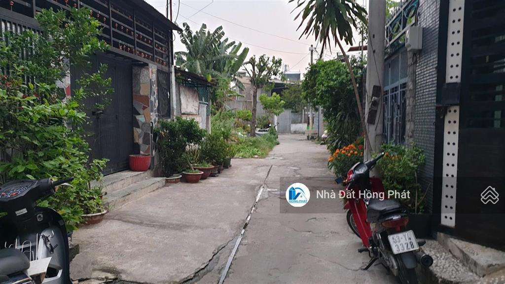 Bán gấp nhà dt 6,2m*12m, 2 lầu, sổ hồng riêng, gần ngã 3 chợ bùi môn  hóc môn