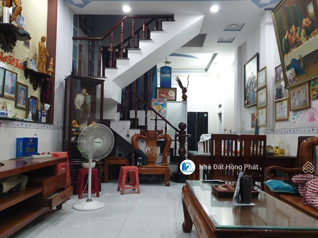 Bán gấp nhà dt 6,2m*12m, 2 lầu, sổ hồng riêng, gần ngã 3 chợ bùi môn  hóc môn