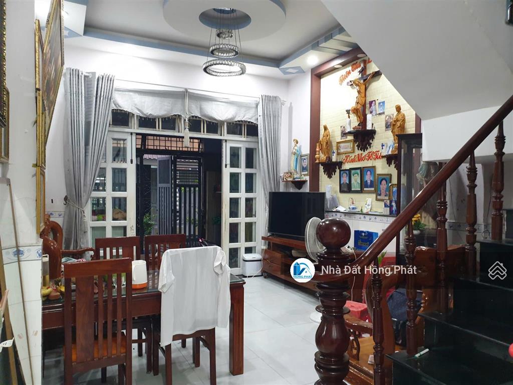 Bán gấp nhà dt 6,2m*12m, 2 lầu, sổ hồng riêng, gần ngã 3 chợ bùi môn  hóc môn