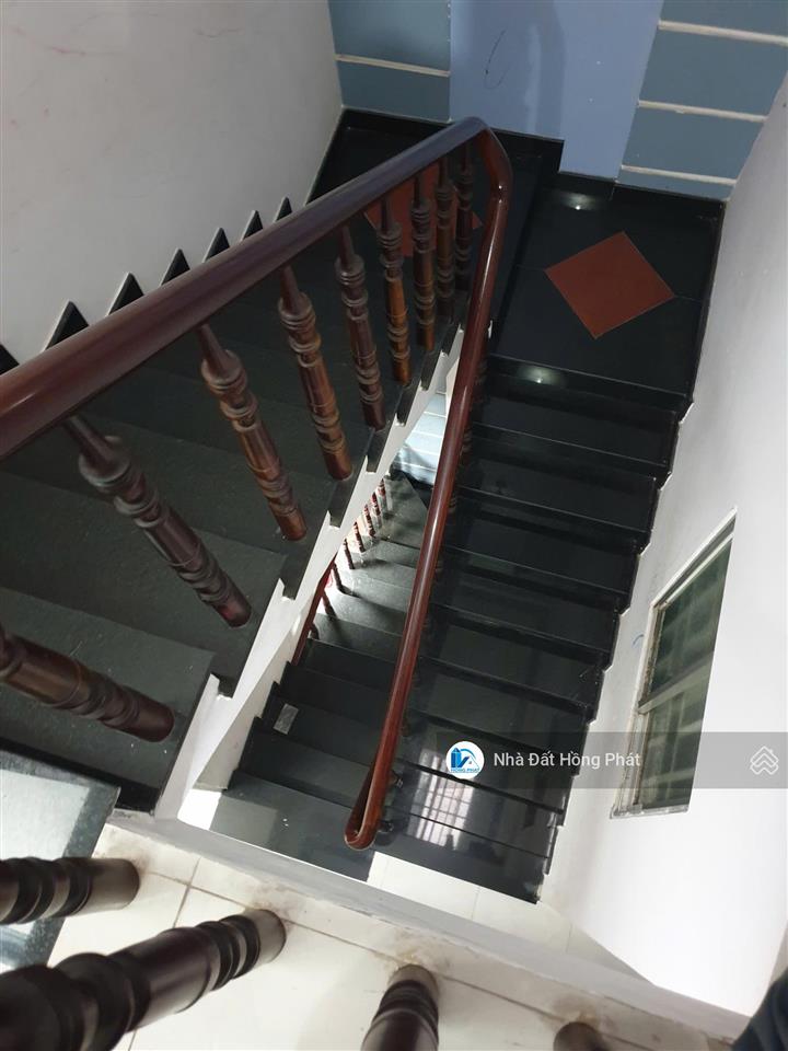 Bán gấp nhà dt 6,2m*12m, 2 lầu, sổ hồng riêng, gần ngã 3 chợ bùi môn  hóc môn