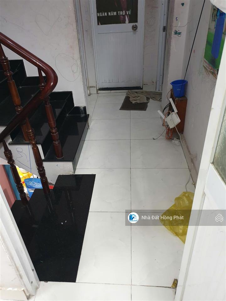 Bán gấp nhà dt 6,2m*12m, 2 lầu, sổ hồng riêng, gần ngã 3 chợ bùi môn  hóc môn