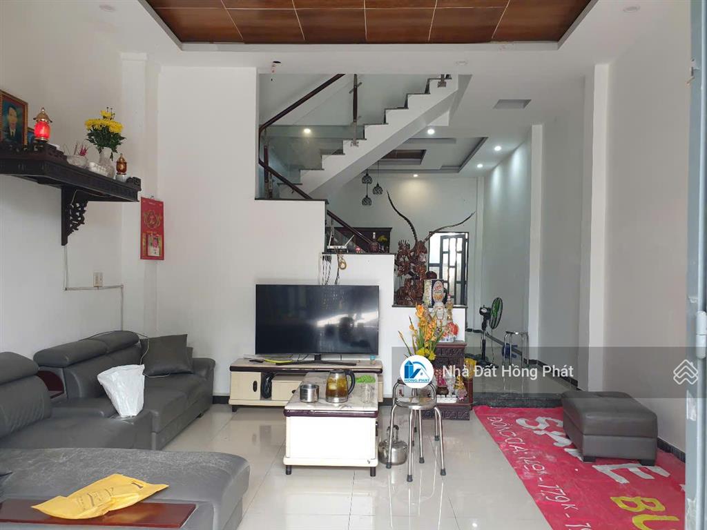 Nhà xinh dt 5m x 15m, xây full 2 lầu, đường 10m thông gần chợ đại hải hóc môn