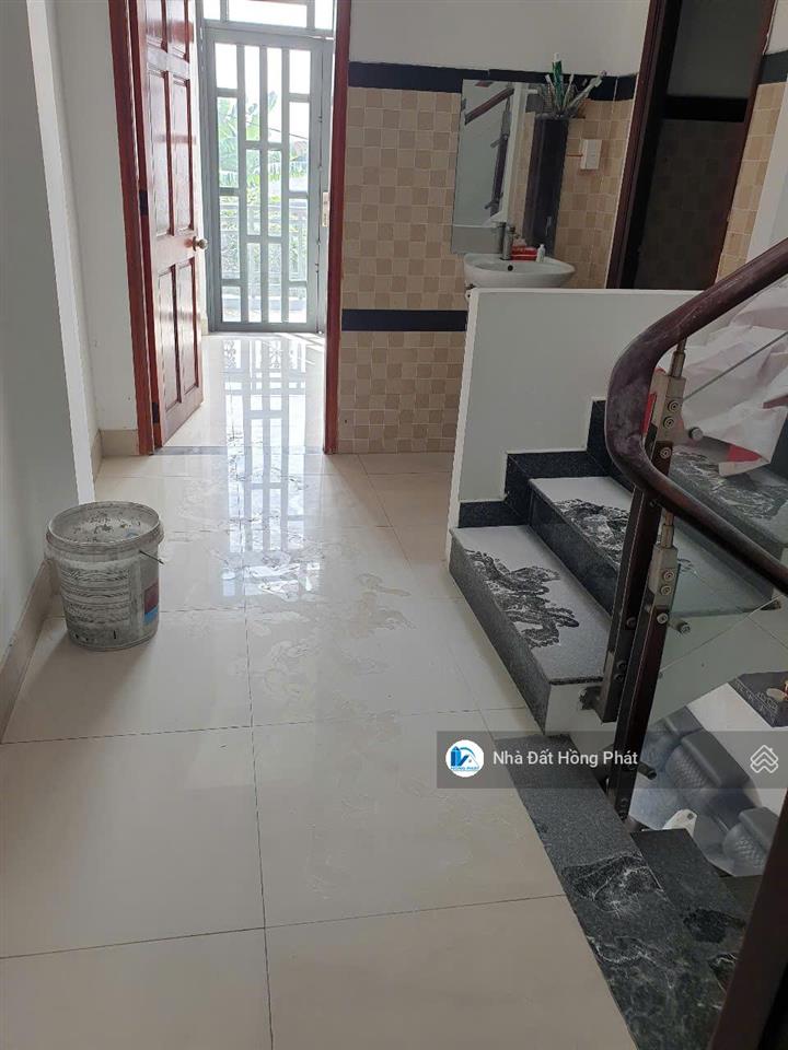 Nhà xinh dt 5m x 15m, xây full 2 lầu, đường 10m thông gần chợ đại hải hóc môn