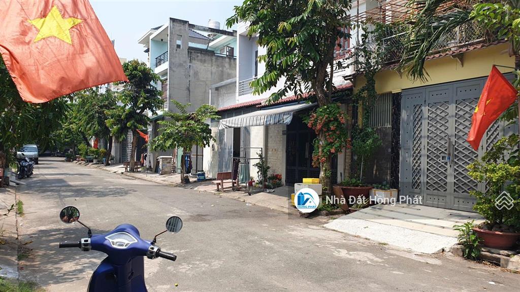 Nhà xinh dt 5m x 15m, xây full 2 lầu, đường 10m thông gần chợ đại hải hóc môn