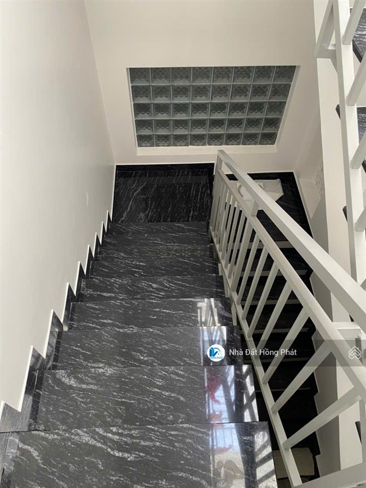 Bán gấp nhà 5m, hậu 6.2m x 22m, 3 lầu, hẻm phan đình phù, q. tân phú