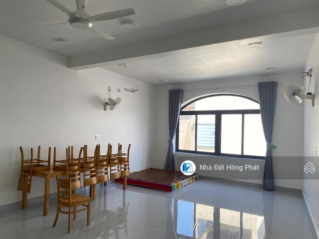 Bán gấp nhà 5m, hậu 6.2m x 22m, 3 lầu, hẻm phan đình phù, q. tân phú