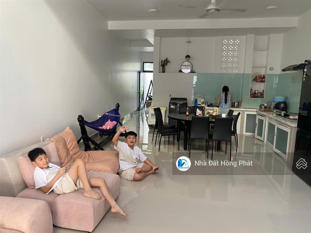 Bán gấp nhà 5m, hậu 6.2m x 22m, 3 lầu, hẻm phan đình phù, q. tân phú