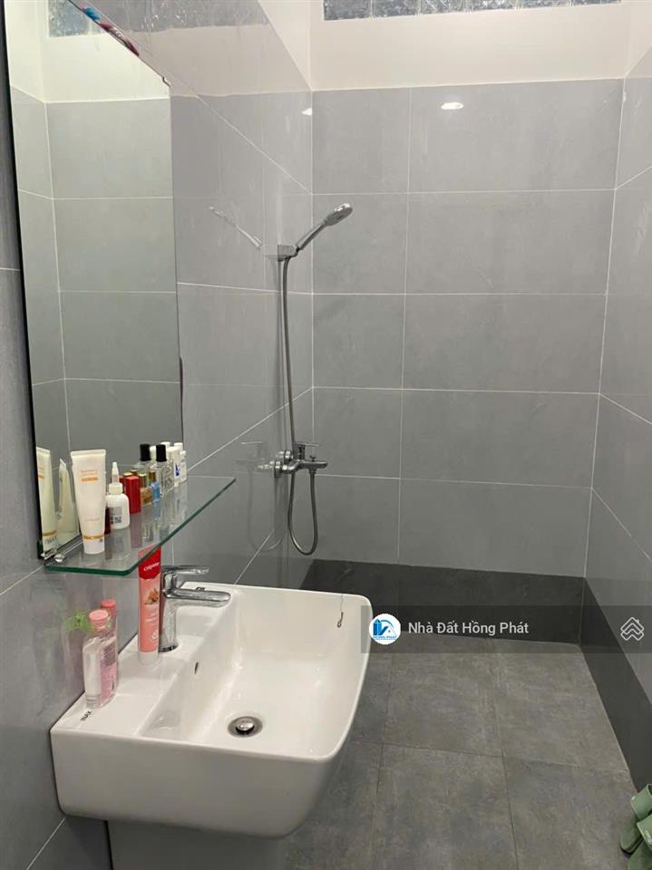 Bán gấp nhà 5m, hậu 6.2m x 22m, 3 lầu, hẻm phan đình phù, q. tân phú