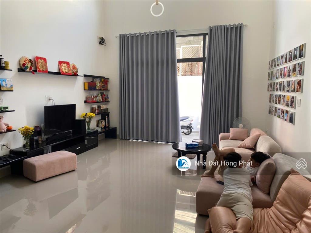 Bán gấp nhà 5m, hậu 6.2m x 22m, 3 lầu, hẻm phan đình phù, q. tân phú