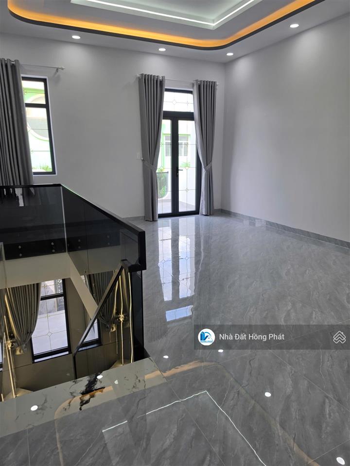 Nhà phố xinh dt 5x23, 01 lầu (4pn + 3wc + sân xe hơi) gần chợ đầu mối hóc môn