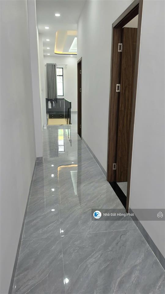 Nhà phố xinh dt 5x23, 01 lầu (4pn + 3wc + sân xe hơi) gần chợ đầu mối hóc môn