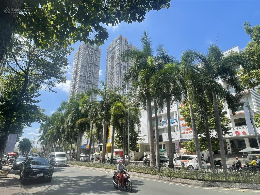Cho thuê nhà góc mt nguyễn thị thập, quận 7. 10x20m. trệt 5 lầu