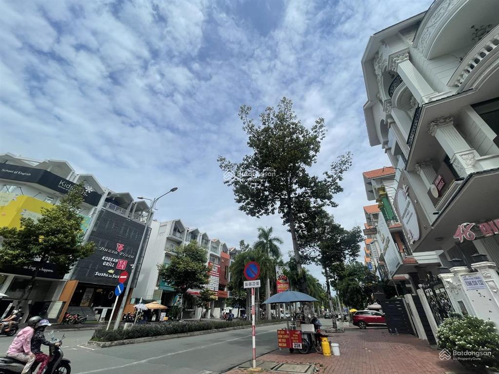 Cho thuê nhà góc mt nguyễn thị thập, quận 7. 10x20m. trệt 5 lầu