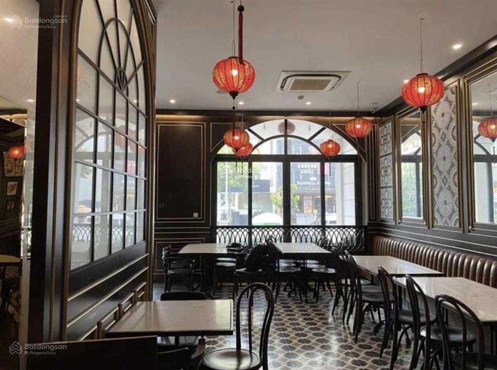Cho thuê nhà góc mt nguyễn thị thập, quận 7. 10x20m. trệt 5 lầu