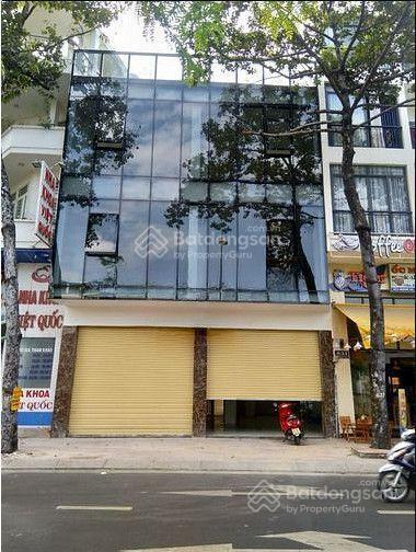 Cho thuê nhà mặt tiền hoàng sa, quận 3. dt 10x30m, 1 trệt, 3 lầu. dtsd 1.200m2