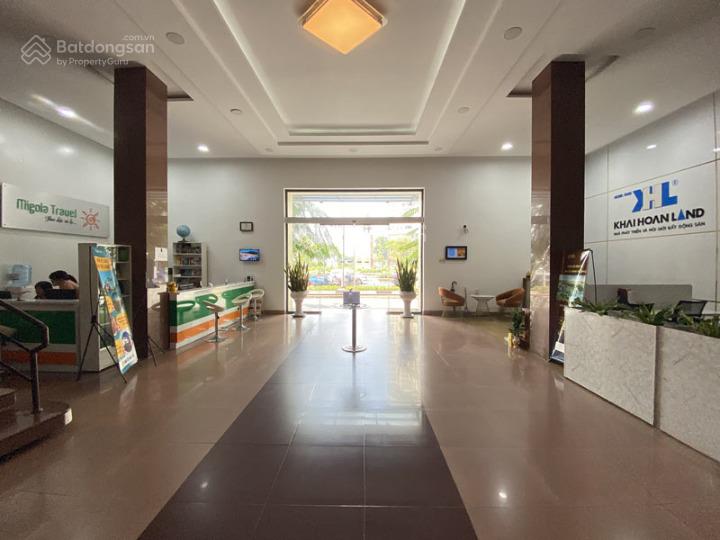 Cho thuê nhà góc 2mt hải triều, quận 1. dt 15x40m. 1 hầm, 1 trệt, 7 lầu. dtsd 4.000m2