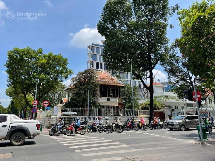 Cho thuê nhà mặt tiền võ thị sáu, quận 3. dt 30x70m, 1 trệt, 1 lầu. dtsd 4.200m2