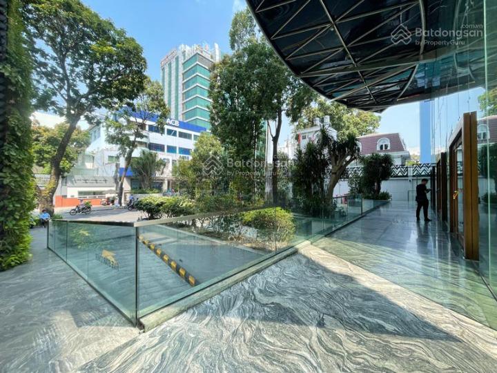 Cho thuê nhà mặt tiền hồ hảo hớn, quận 1. dt 15x30m 1 trệt, 7 lầu. dtsd 7.200m2
