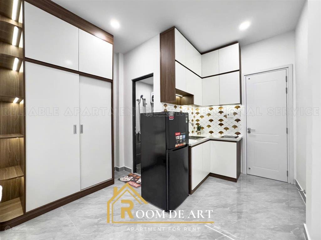 Cho thuê căn hộ 35m2 có ban công máy giặt riêng ở bùi đình túy, gần hàng xanh, chợ bà chiểu, q1