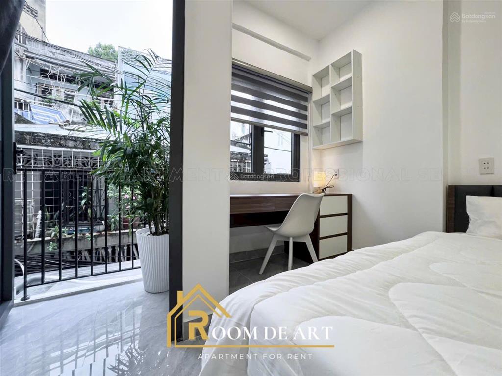 Cho thuê căn hộ 35m2 có ban công máy giặt riêng ở bùi đình túy, gần hàng xanh, chợ bà chiểu, q1