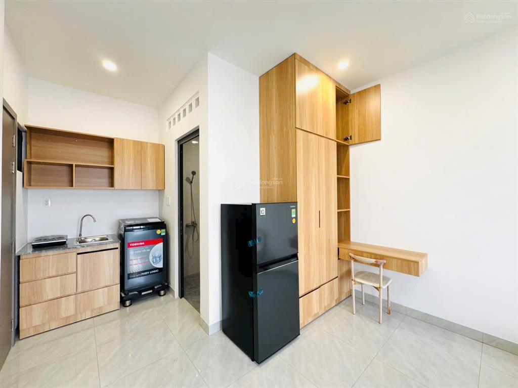 Cho thuê căn hộ full nội thất ban công lớn gần chợ bà chiểu, cầu bông, trường sa thuận tiện đi q1