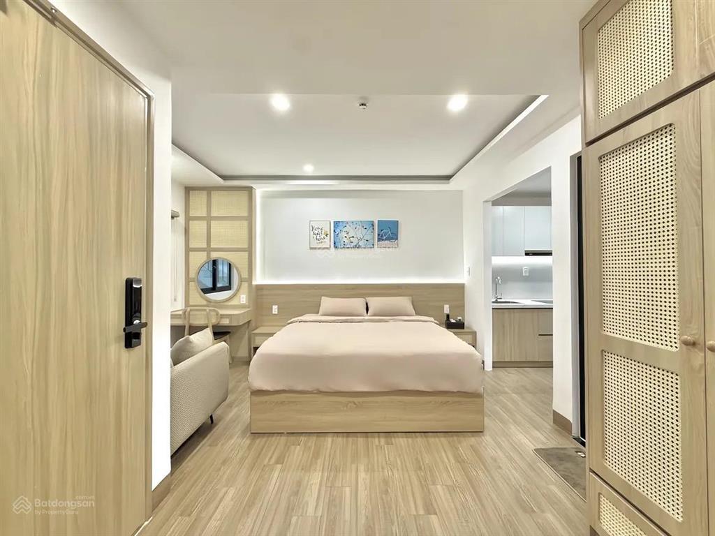 Cho thuê phòng cửa sổ, ban công lớn, máy giặt riêng ở khu phan xích long, phú nhuận, gần q1, q3