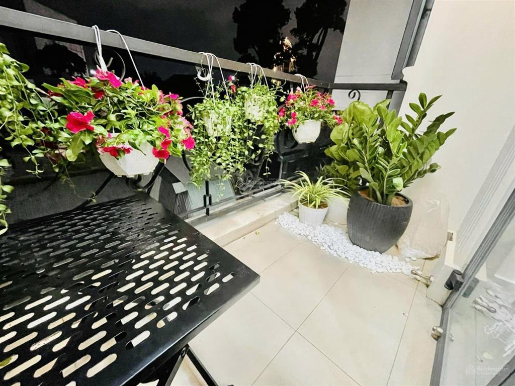 Cho thuê chdv phòng ban công thang máy ở hoàng hoa thám bình thạnh gần cầu bông quận 1