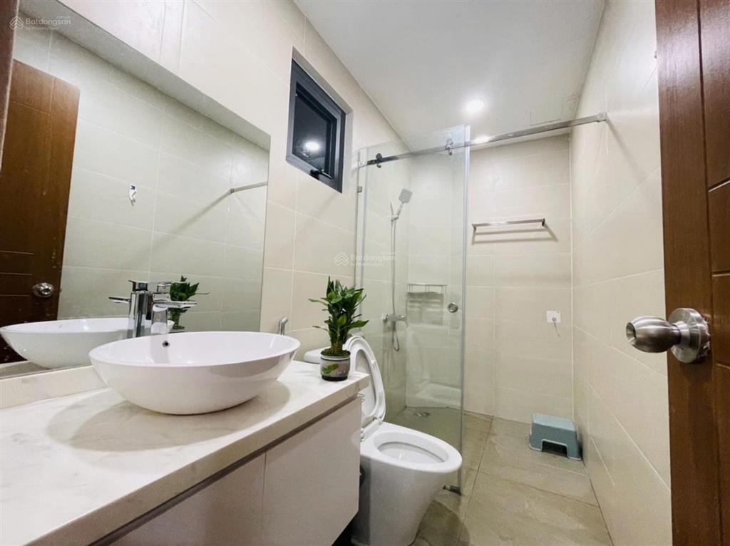 Cho thuê chdv phòng ban công thang máy ở hoàng hoa thám bình thạnh gần cầu bông quận 1