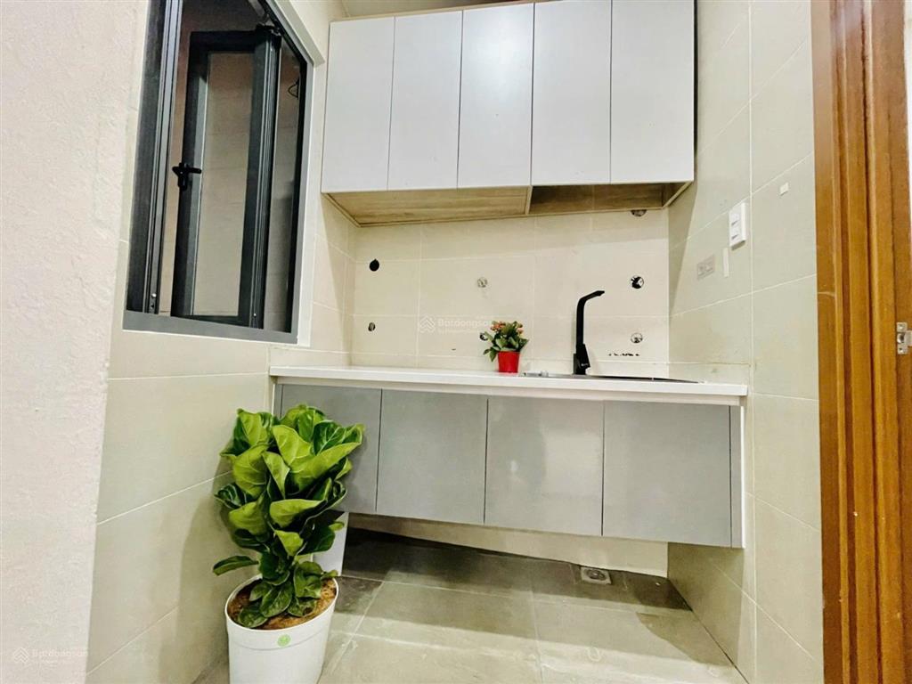 Cho thuê chdv phòng ban công thang máy ở hoàng hoa thám bình thạnh gần cầu bông quận 1