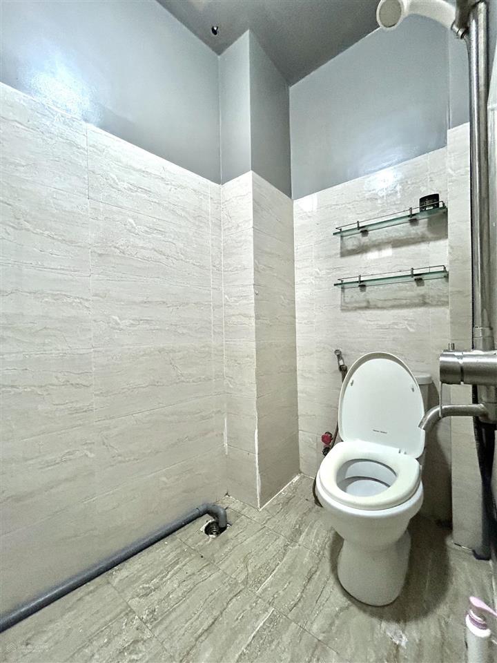 Cho thuê phòng rộng 35m2 tủ đồ lớn, cửa sổ ở hoàng hoa thám bình thạnh gần cầu bông chợ bà chiểu q1