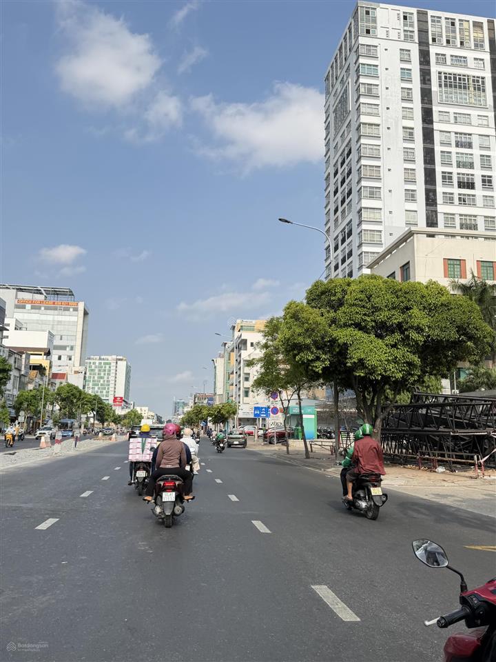 Rất gấp bán ! nhà đẹp 4tầng nhất chi mai, ngang 4m hơn giao cộng hoà nhỉnh 7tỷ hơn(tl mạnh)