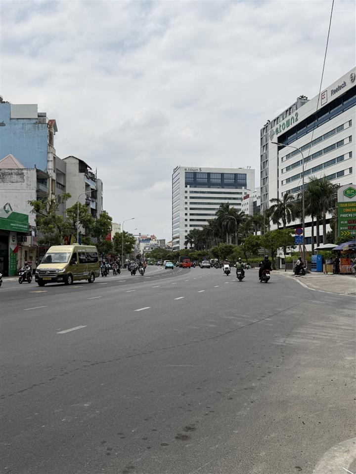 Rất gấp bán ! nhà đẹp 4tầng nhất chi mai, ngang 4m hơn giao cộng hoà nhỉnh 7tỷ hơn(tl mạnh)