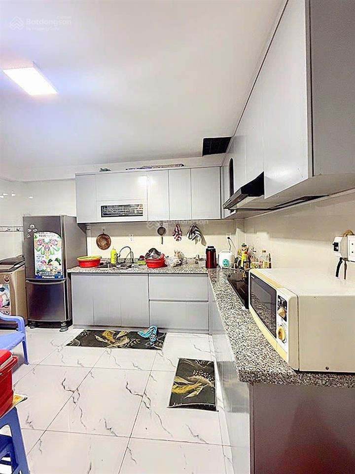 Rất gấp bán ! nhà đẹp 4tầng nhất chi mai, ngang 4m hơn giao cộng hoà nhỉnh 7tỷ hơn(tl mạnh)