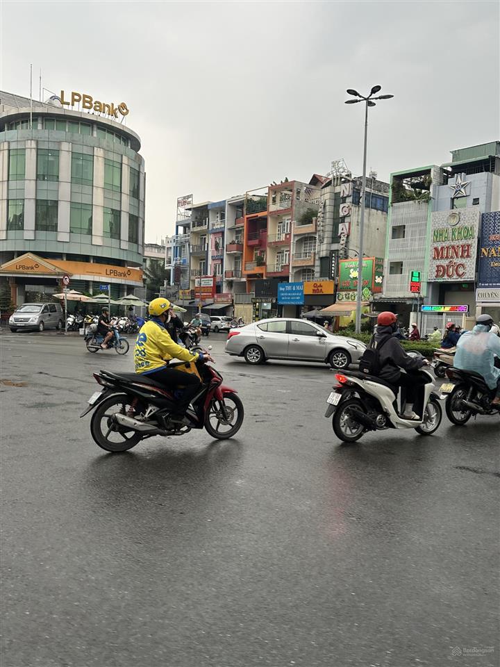 Ngay phạm văn hai sầm uất  siêu phẩm 4 tầng mặt tiền hẻm 8m xe hơi thông  nhỉnh 8 tỷ (tl nhanh)