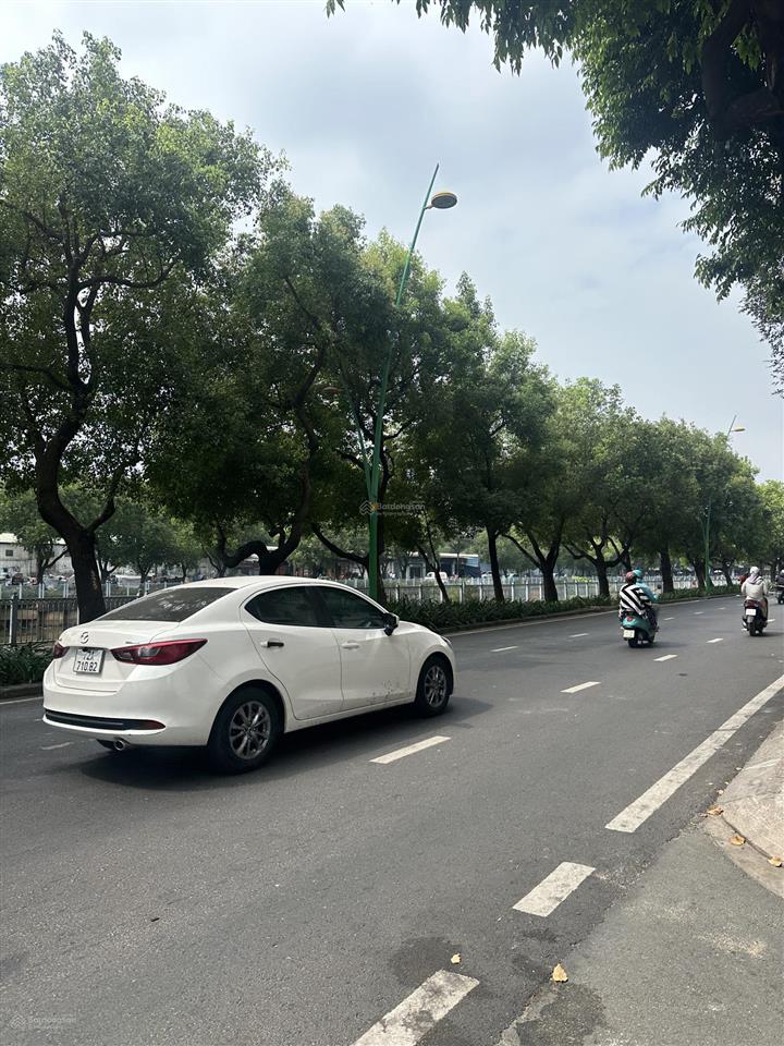 Gấp bán! nhà dt lớn phạm văn hai 55m²  5 tầng ngang 4.5m, xe hơi ngủ nhà nhỉnh 8 tỷ xi (còn bớt)