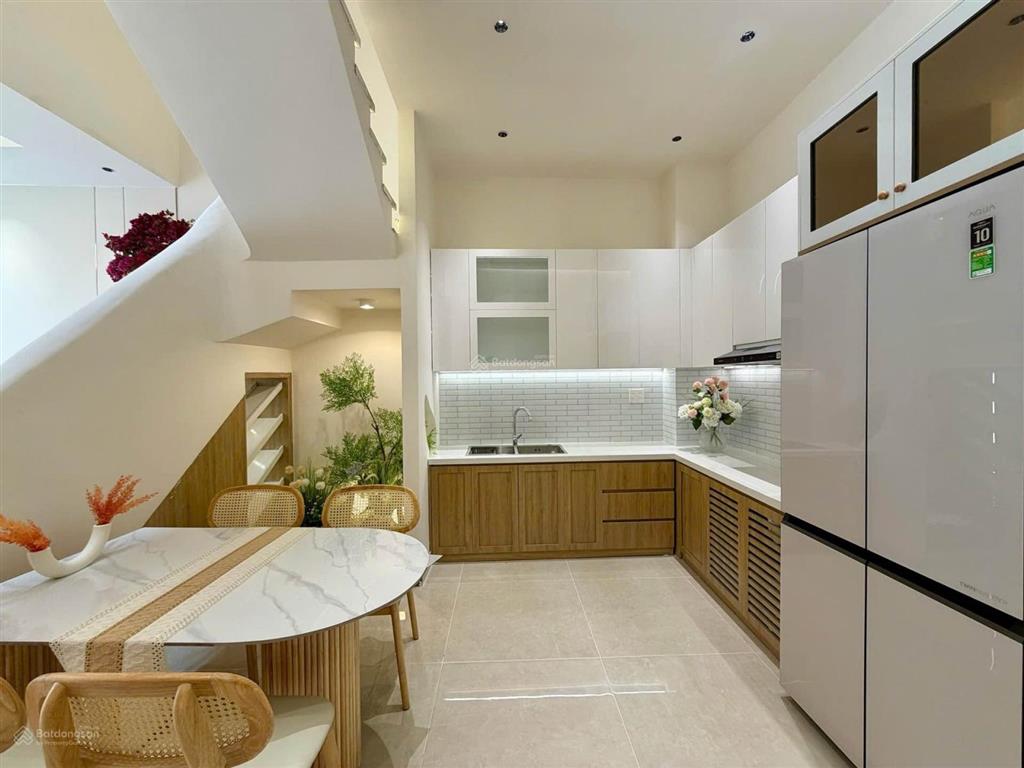 Gấp bán nhà 4 tầng, 55m², 4pn, khu bàu cát  mặt tiền hẻm xe hơi thông, nhỉnh 8 tỷ tl mạnh