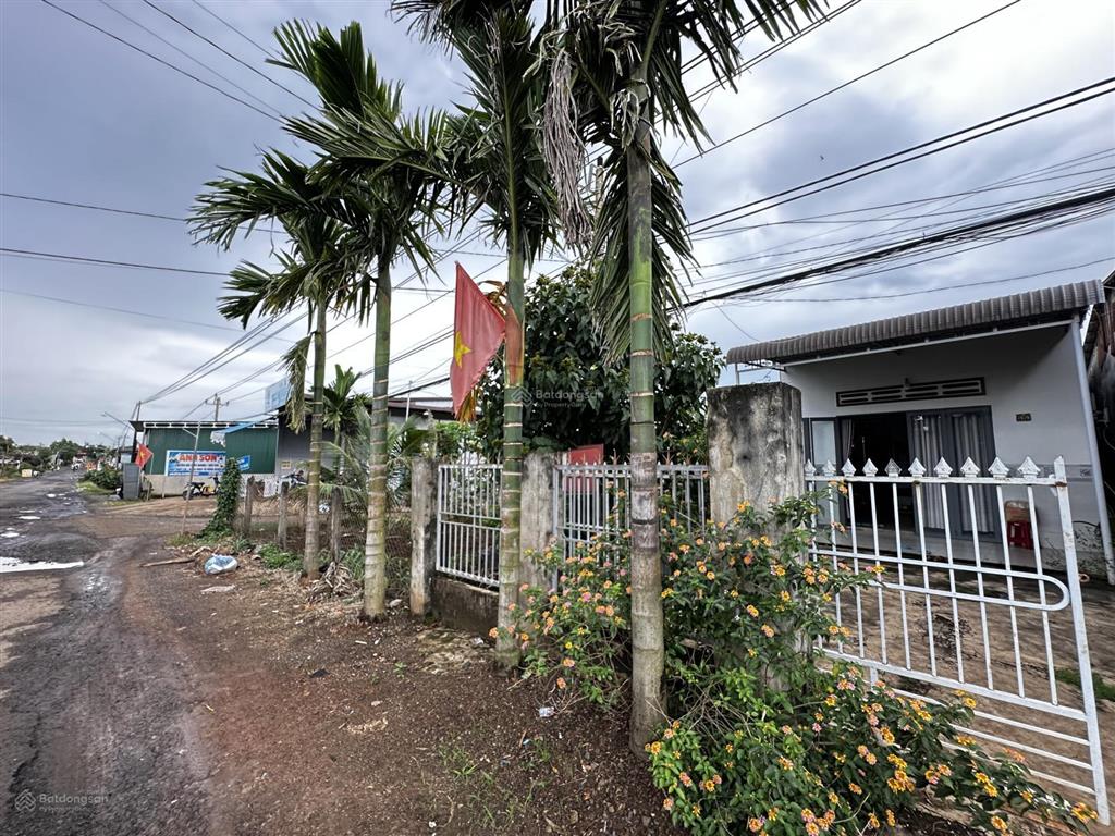 Kẹt tiền bán gấp lô đất góc 2 mặt tiền đường trục chính ea m'nang cũ. ngay ubnd ea m'nang cũ