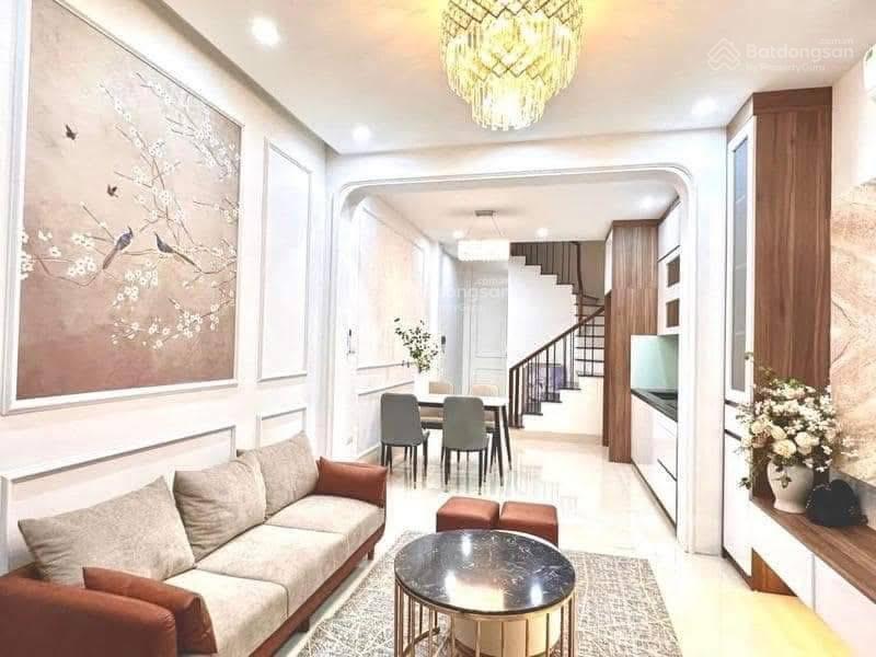 Bán nhà cầu giấy 53m2  5 tầng ,6 ngủ ngõ cực kỳ thoáng  nhỉnh 13tỷ